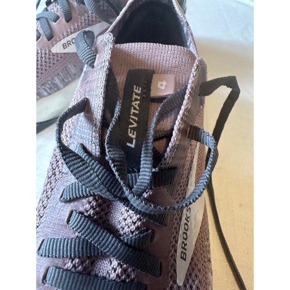 Brooks Levitate 4.0 Womens 7.5 Running Shoes Sneakers Mauve Knit Athletic‎ Flaw - Picture 4 of 10